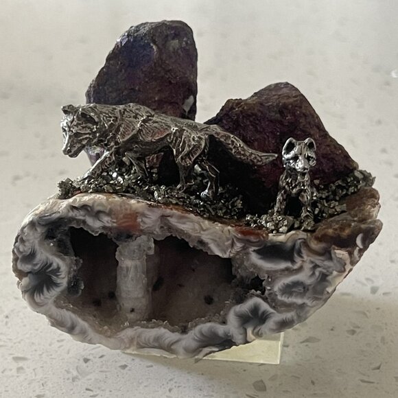 Collection of Seven Agate & Amethyst Figurines - Dinosaurs, Fish, Wolf - Picture 9 of 10